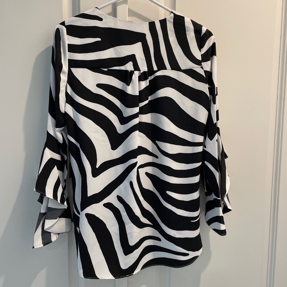 Vince Camuto Brand New with Tags Zebra Print Silky Women's Shirt - Picture 2 of 6
